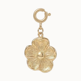 Charm Blume aus Gold filled mit geprägten Blütenblättern an Federring