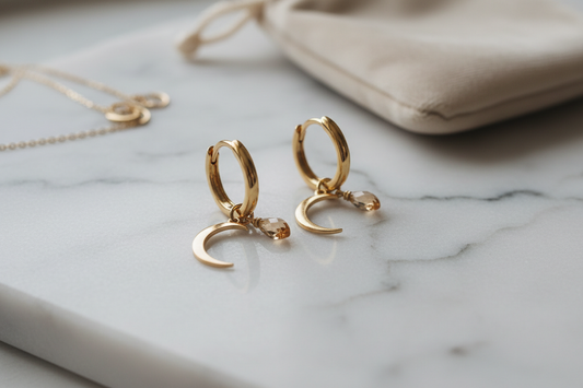 Creolen mit Charms: Wie trägt man das modern?