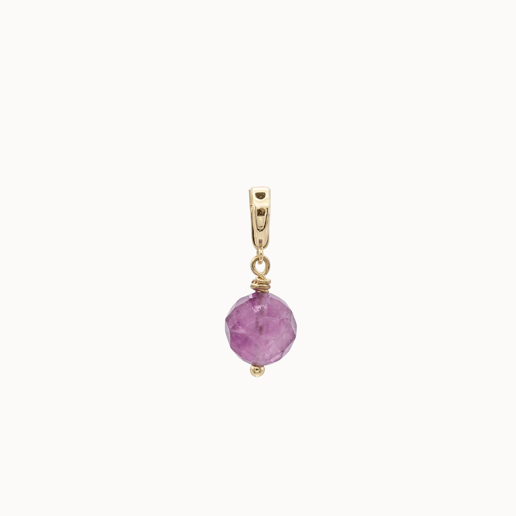 MAVEMO Charm Fluorit Lila-Rosa – vergoldeter Anhänger mit natürlichem Fluorit-Stein