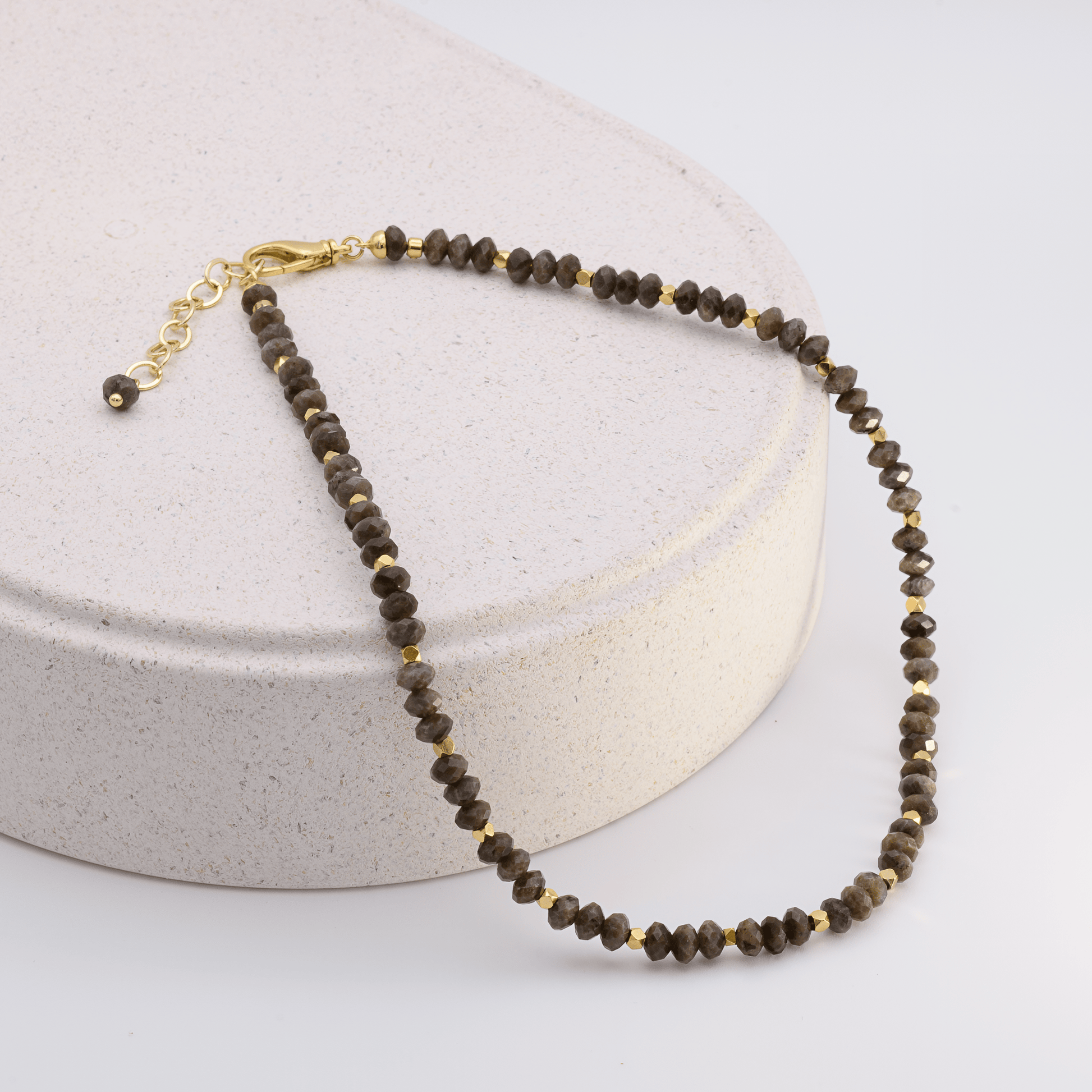 Perlenkette Labradorit Braun im Styling mit MAVEMO Charms