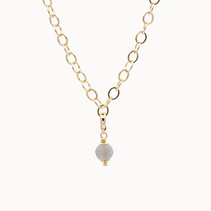 Basiskette mit Charm aus Steinperle in anthrazit goldfarben – modulares Schmucksystem MAVEMO Elements