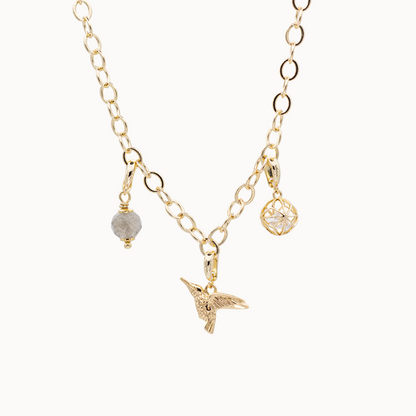 Basiskette mit Charms Käfigkugel mit Zirkon, Kolibri und Steinperle als Kombinationsbeispiel – modularer Schmuck MAVEMO Elements